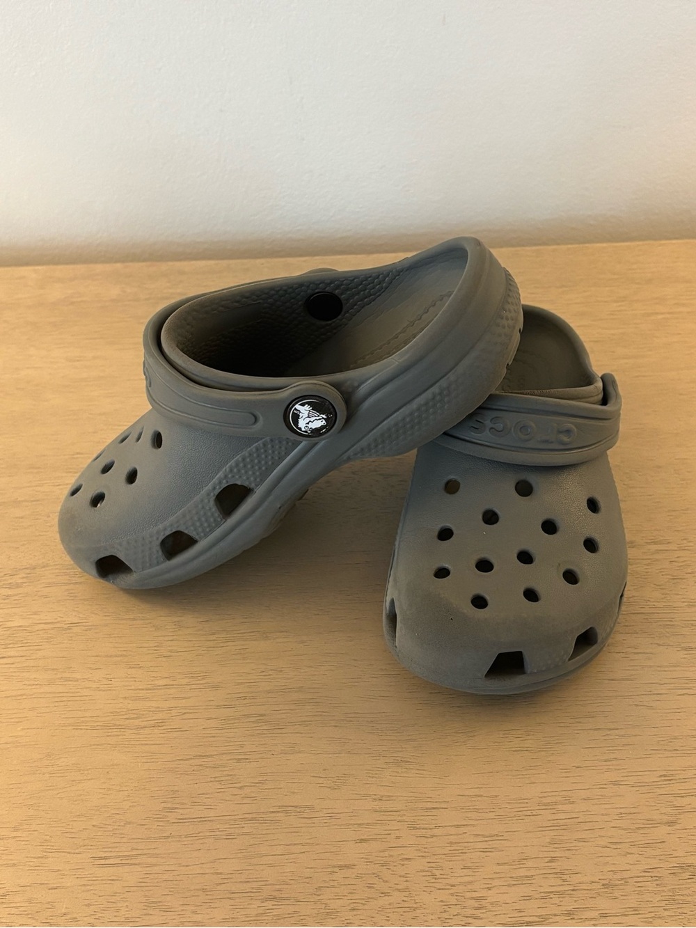 CROCS Kids Classic Clog in Charcoal Gray